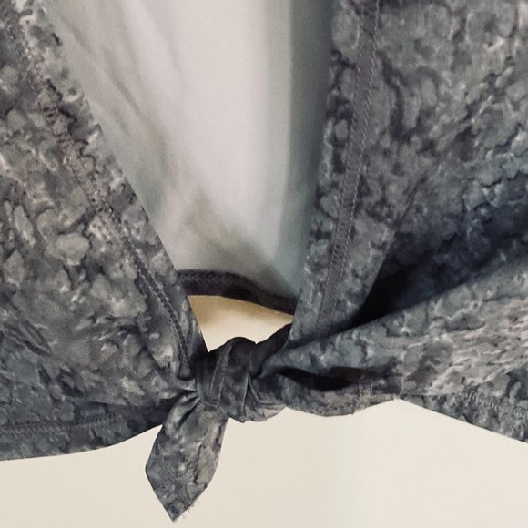 YOGALICIOUS Women's "Water Droplet" Cropped Sport Top NWT Size M - Picture 5 of 6